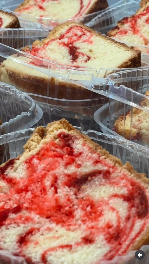 Strawberry swirl pound cake