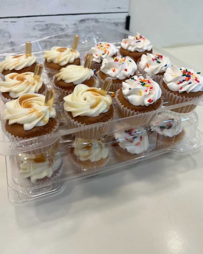 Vanilla cupcakes with sprinkles and caramel