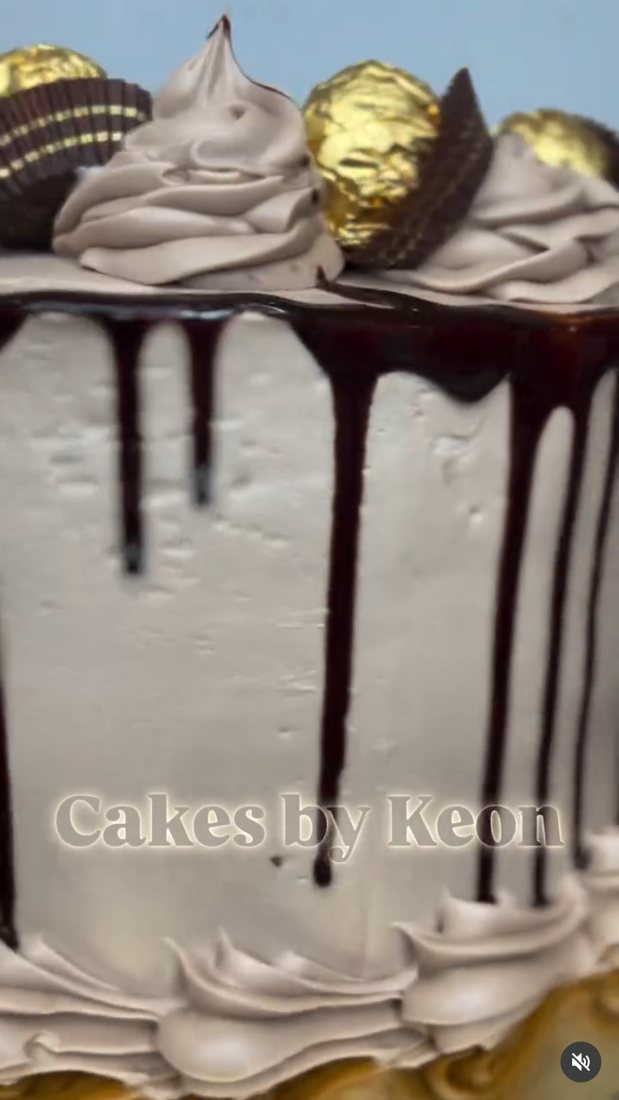 Chocolate drip cake